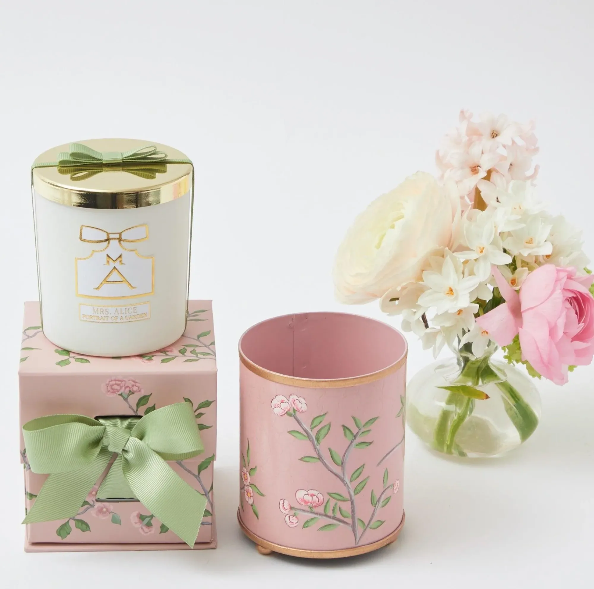 Portrait Of A Garden Scented Candle|Mrs. Alice Hot