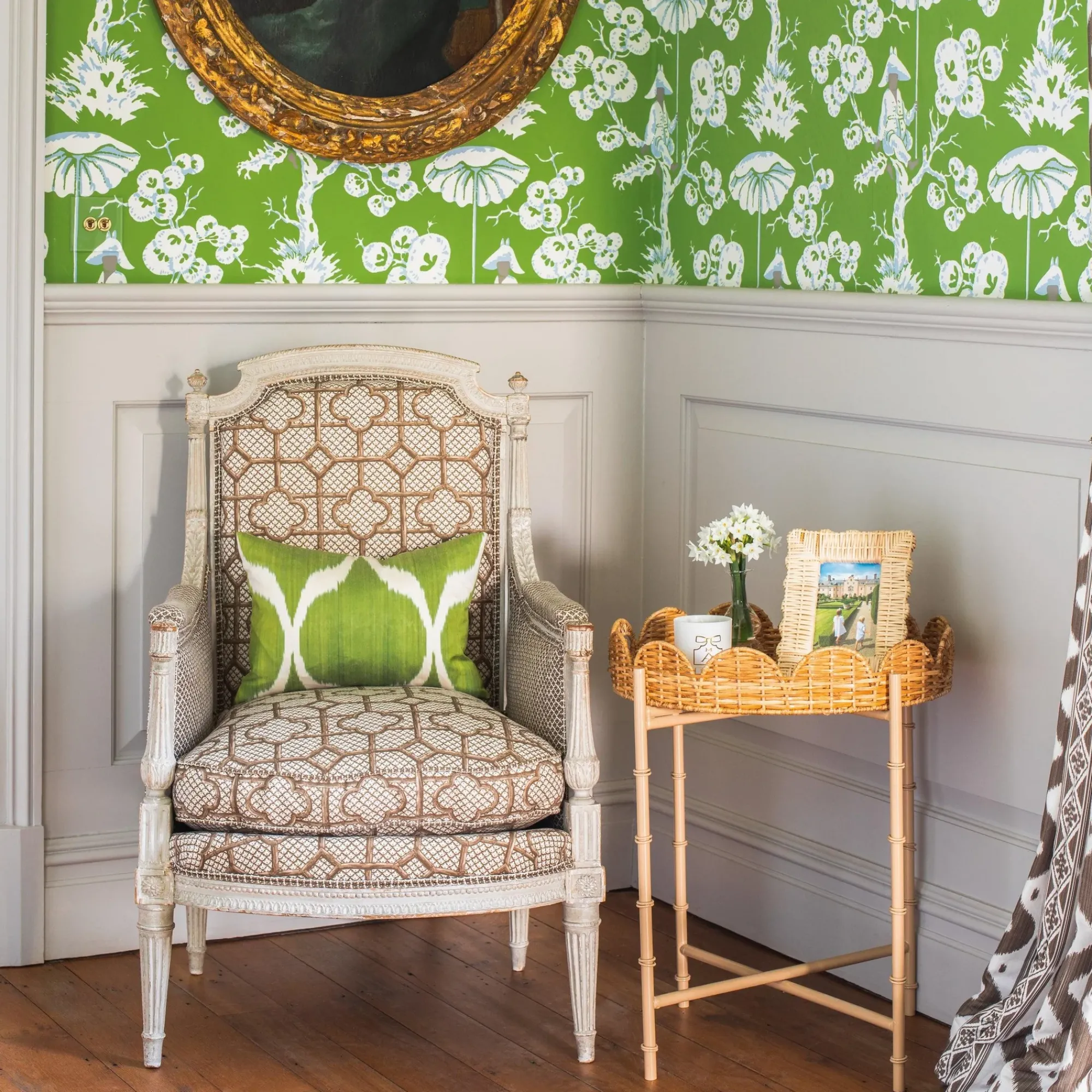 Round Scalloped Rattan Tray With Stand|Mrs. Alice Online