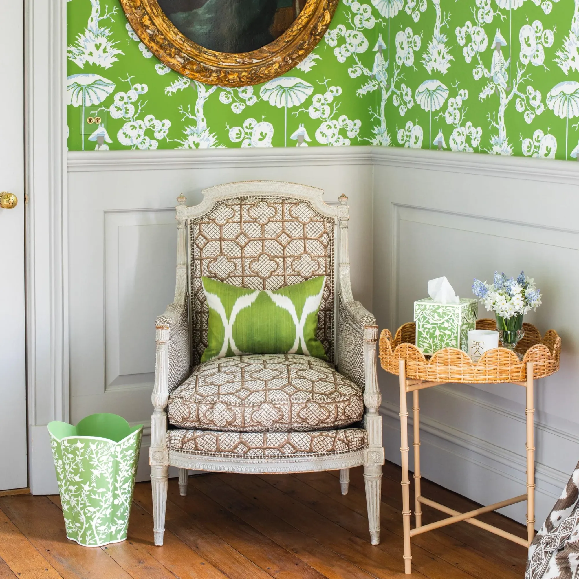 Round Scalloped Rattan Tray With Stand|Mrs. Alice Discount