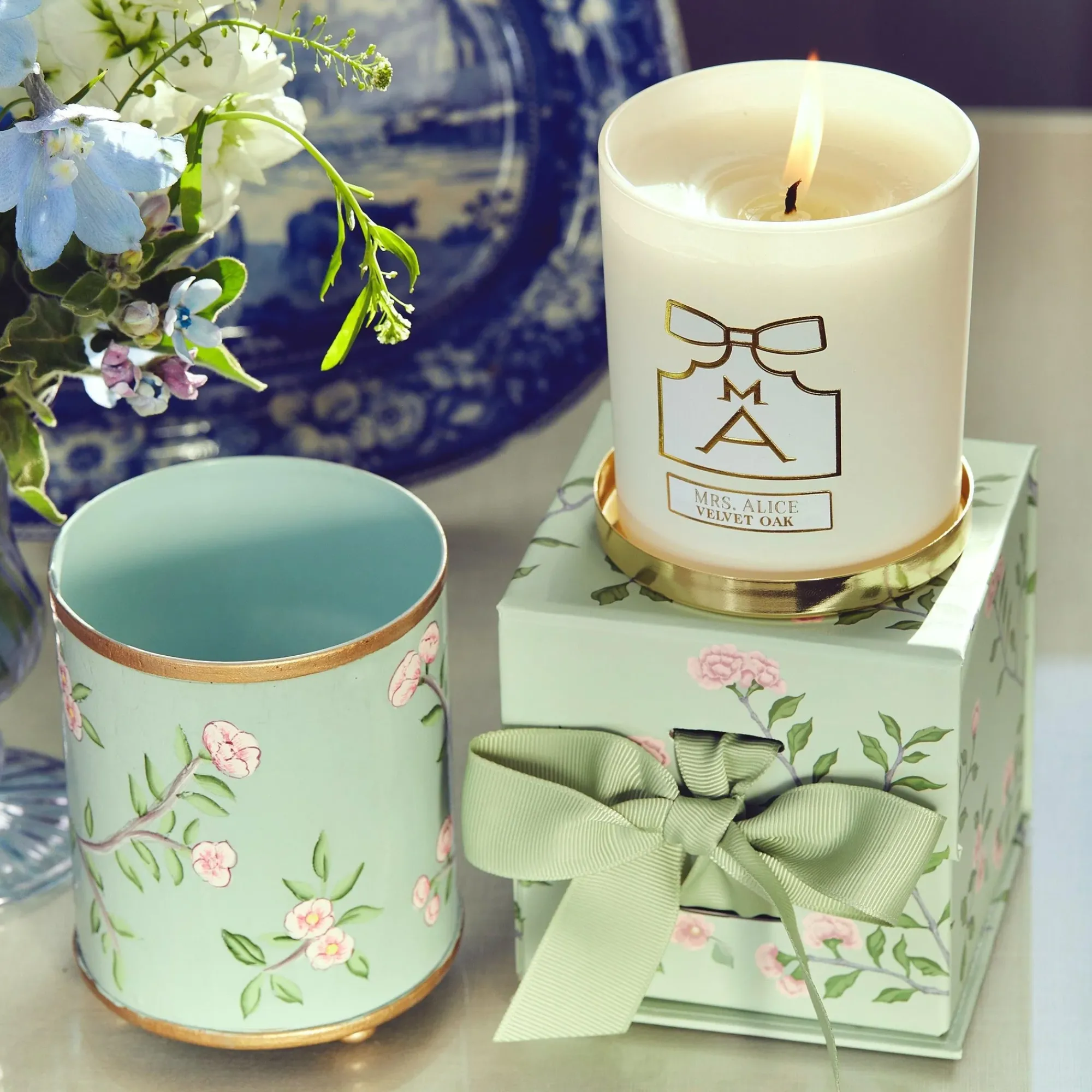 Velvet Oak Scented Candle & Pot Set|Mrs. Alice Best